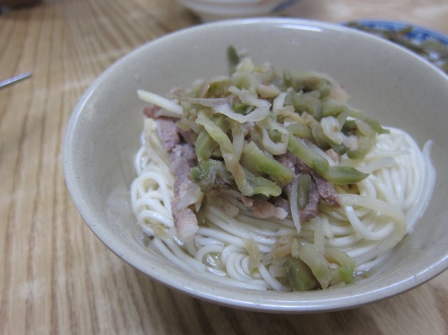 Pickled mustard tuber noodle (榨菜肉絲麵)