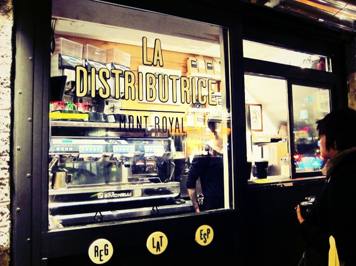 [MTL] Smallest Café in North America – La Distributrice