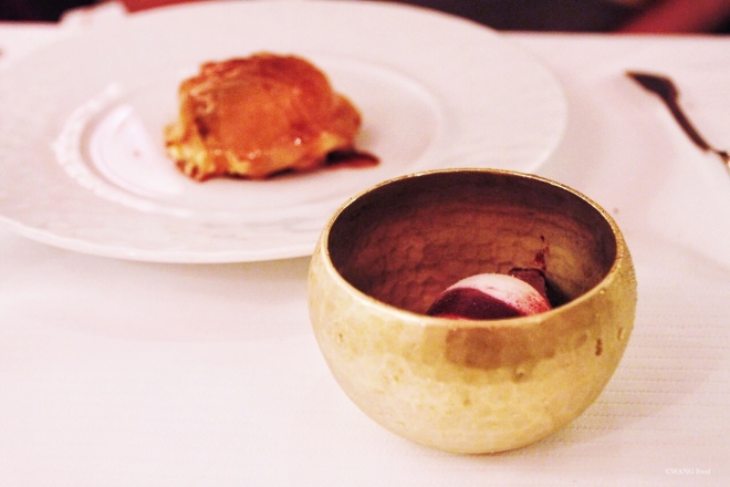 Hot caramelized Anjou Pear - Valrhona chocolate, biscuit Breton, hot toffee sauce